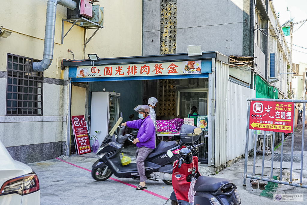 圓光排肉餐盒-在地超推肉排老味道！飄香60年的經典古早味客運便當/舊國光客運旁 @靜兒貪吃遊玩愛分享