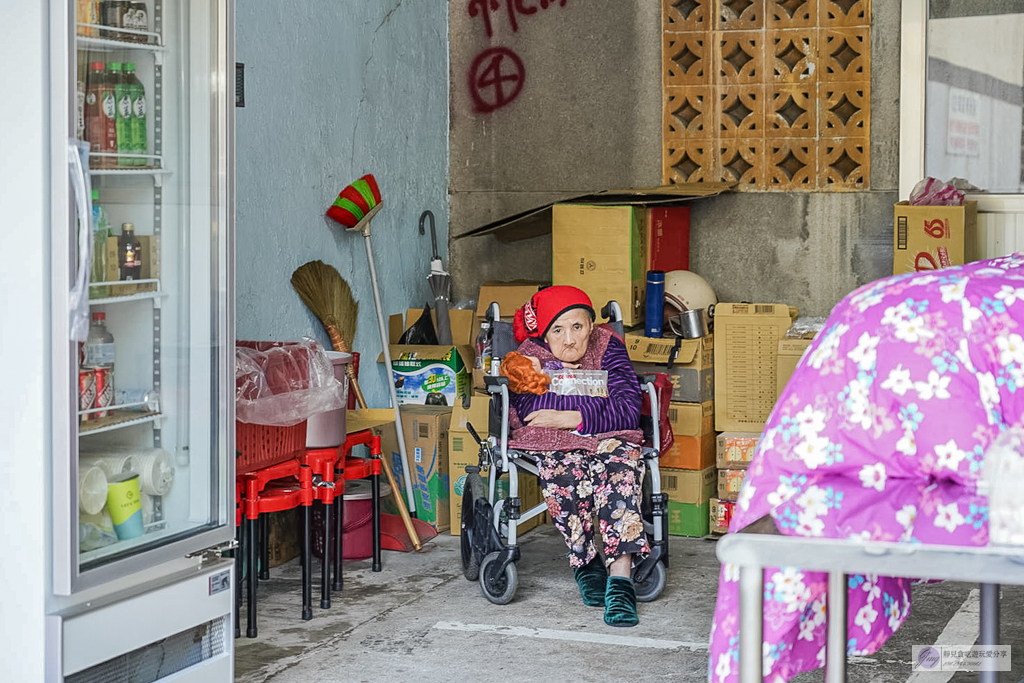 圓光排肉餐盒-在地超推肉排老味道！飄香60年的經典古早味客運便當/舊國光客運旁 @靜兒貪吃遊玩愛分享