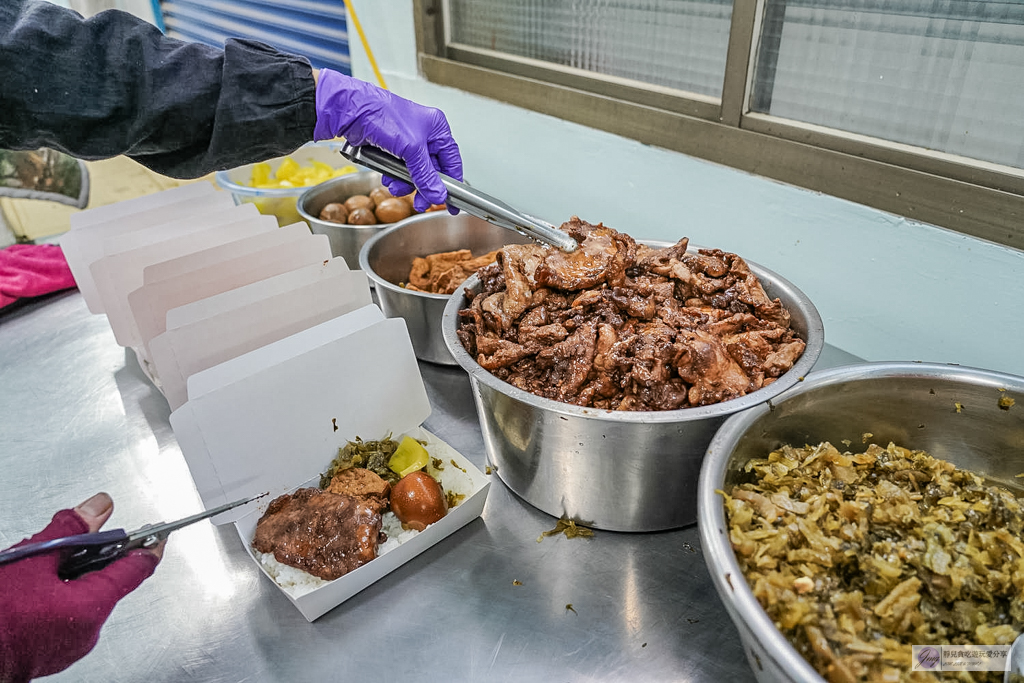 圓光排肉餐盒-在地超推肉排老味道！飄香60年的經典古早味客運便當/舊國光客運旁 @靜兒貪吃遊玩愛分享