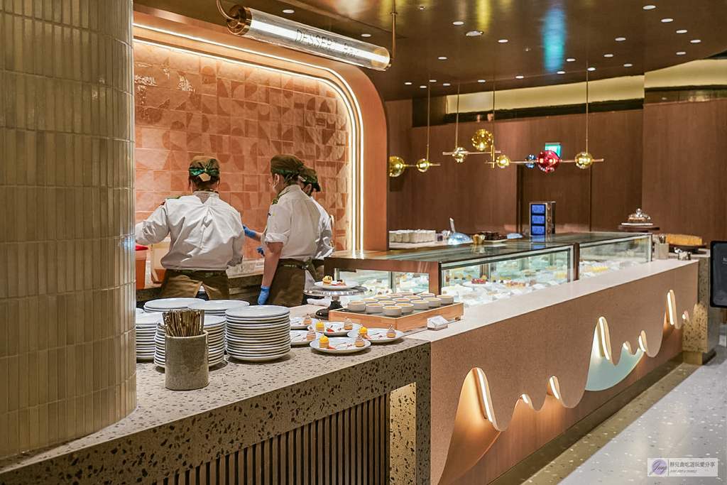島語台茂店-全台最難訂餐酒Buffet！9大主題一島一酒，雪蟹腳、生蠔、牛排配名酒無限供應，價格/訂位攻略/必吃食材全紀錄/台茂購物中心 @靜兒貪吃遊玩愛分享