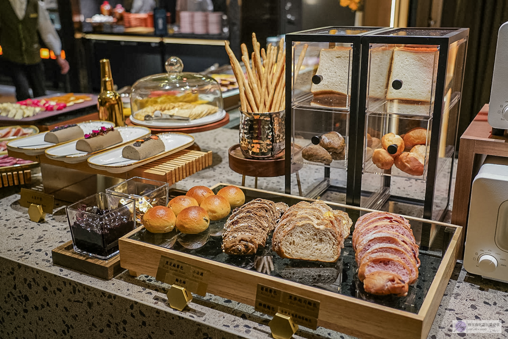 島語台茂店-全台最難訂餐酒Buffet！9大主題一島一酒，雪蟹腳、生蠔、牛排配名酒無限供應，價格/訂位攻略/必吃食材全紀錄/台茂購物中心 @靜兒貪吃遊玩愛分享