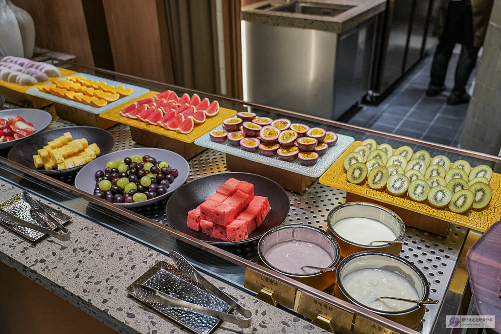 島語台茂店-全台最難訂餐酒Buffet！9大主題一島一酒，雪蟹腳、生蠔、牛排配名酒無限供應，價格/訂位攻略/必吃食材全紀錄/台茂購物中心 @靜兒貪吃遊玩愛分享