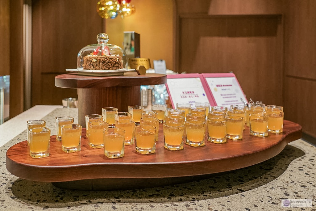 島語台茂店-全台最難訂餐酒Buffet！9大主題一島一酒，雪蟹腳、生蠔、牛排配名酒無限供應，價格/訂位攻略/必吃食材全紀錄/台茂購物中心 @靜兒貪吃遊玩愛分享