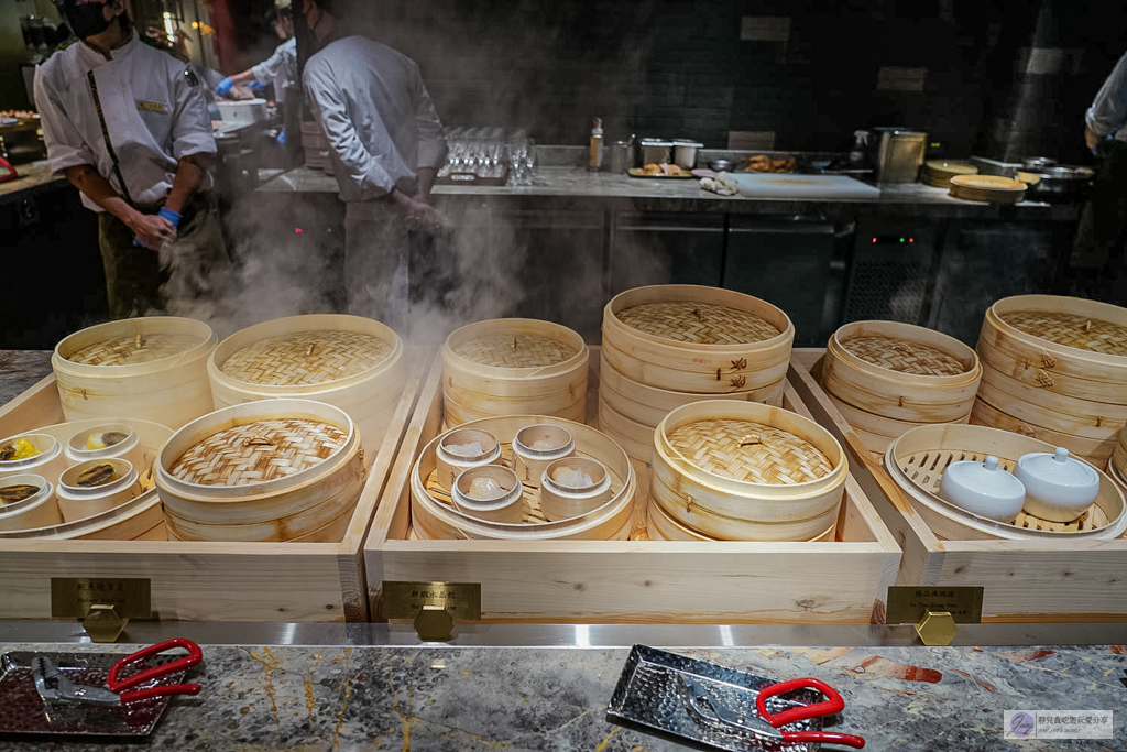 島語台茂店-全台最難訂餐酒Buffet！9大主題一島一酒，雪蟹腳、生蠔、牛排配名酒無限供應，價格/訂位攻略/必吃食材全紀錄/台茂購物中心 @靜兒貪吃遊玩愛分享