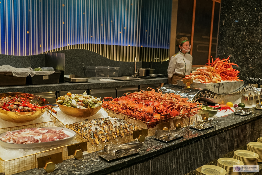 島語台茂店-全台最難訂餐酒Buffet！9大主題一島一酒，雪蟹腳、生蠔、牛排配名酒無限供應，價格/訂位攻略/必吃食材全紀錄/台茂購物中心 @靜兒貪吃遊玩愛分享