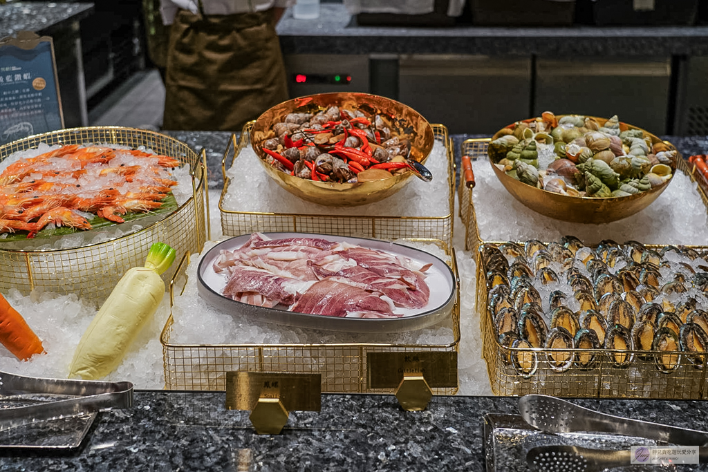 島語台茂店-全台最難訂餐酒Buffet！9大主題一島一酒，雪蟹腳、生蠔、牛排配名酒無限供應，價格/訂位攻略/必吃食材全紀錄/台茂購物中心 @靜兒貪吃遊玩愛分享