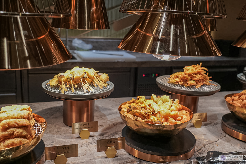 島語台茂店-全台最難訂餐酒Buffet！9大主題一島一酒，雪蟹腳、生蠔、牛排配名酒無限供應，價格/訂位攻略/必吃食材全紀錄/台茂購物中心 @靜兒貪吃遊玩愛分享