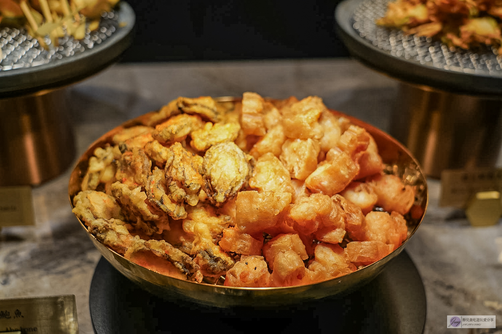 島語台茂店-全台最難訂餐酒Buffet！9大主題一島一酒，雪蟹腳、生蠔、牛排配名酒無限供應，價格/訂位攻略/必吃食材全紀錄/台茂購物中心 @靜兒貪吃遊玩愛分享