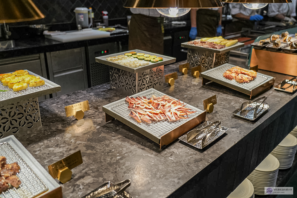 島語台茂店-全台最難訂餐酒Buffet！9大主題一島一酒，雪蟹腳、生蠔、牛排配名酒無限供應，價格/訂位攻略/必吃食材全紀錄/台茂購物中心 @靜兒貪吃遊玩愛分享