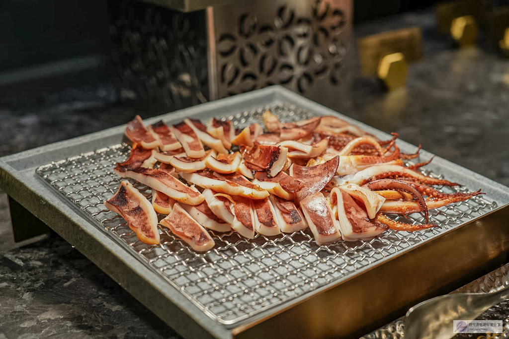 島語台茂店-全台最難訂餐酒Buffet！9大主題一島一酒，雪蟹腳、生蠔、牛排配名酒無限供應，價格/訂位攻略/必吃食材全紀錄/台茂購物中心 @靜兒貪吃遊玩愛分享