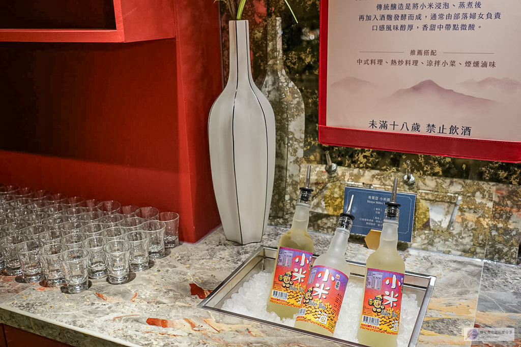 島語台茂店-全台最難訂餐酒Buffet！9大主題一島一酒，雪蟹腳、生蠔、牛排配名酒無限供應，價格/訂位攻略/必吃食材全紀錄/台茂購物中心 @靜兒貪吃遊玩愛分享
