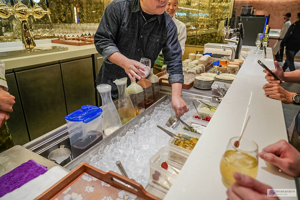 島語台茂店-全台最難訂餐酒Buffet！9大主題一島一酒，雪蟹腳、生蠔、牛排配名酒無限供應，價格/訂位攻略/必吃食材全紀錄/台茂購物中心 @靜兒貪吃遊玩愛分享