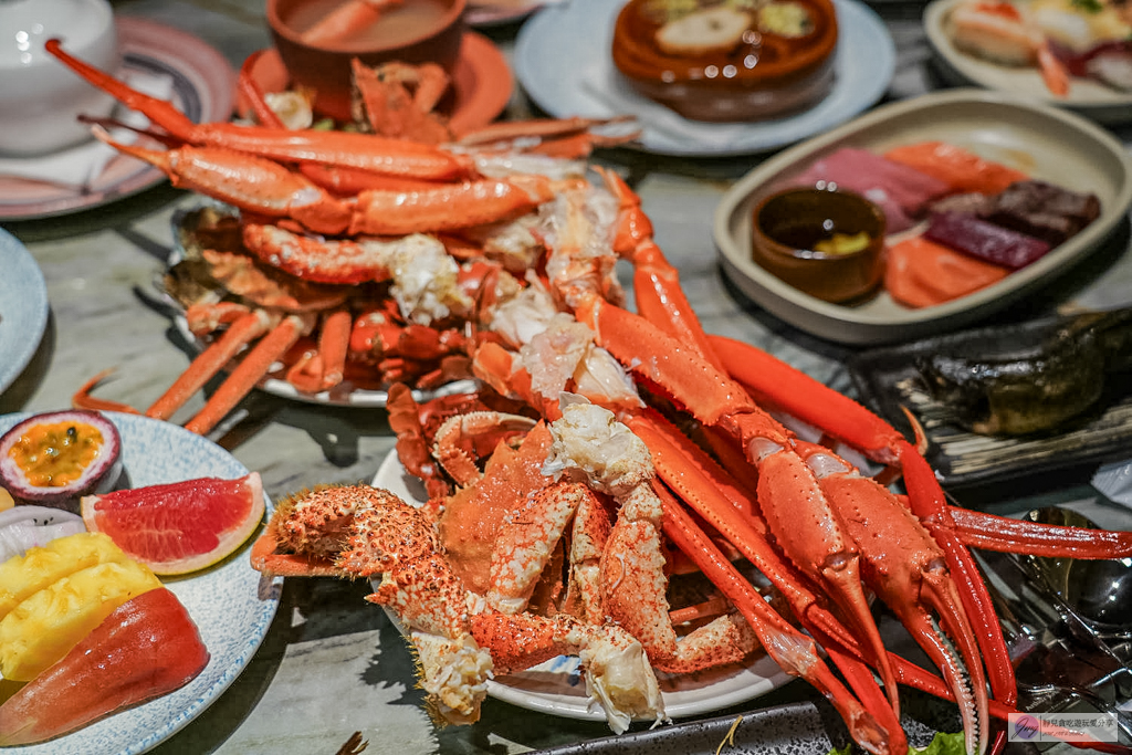 島語台茂店-全台最難訂餐酒Buffet！9大主題一島一酒，雪蟹腳、生蠔、牛排配名酒無限供應，價格/訂位攻略/必吃食材全紀錄/台茂購物中心 @靜兒貪吃遊玩愛分享