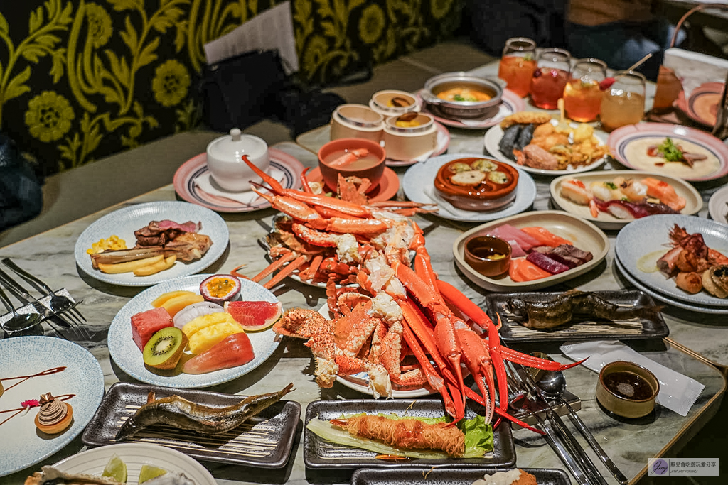 島語台茂店-全台最難訂餐酒Buffet！9大主題一島一酒，雪蟹腳、生蠔、牛排配名酒無限供應，價格/訂位攻略/必吃食材全紀錄/台茂購物中心 @靜兒貪吃遊玩愛分享