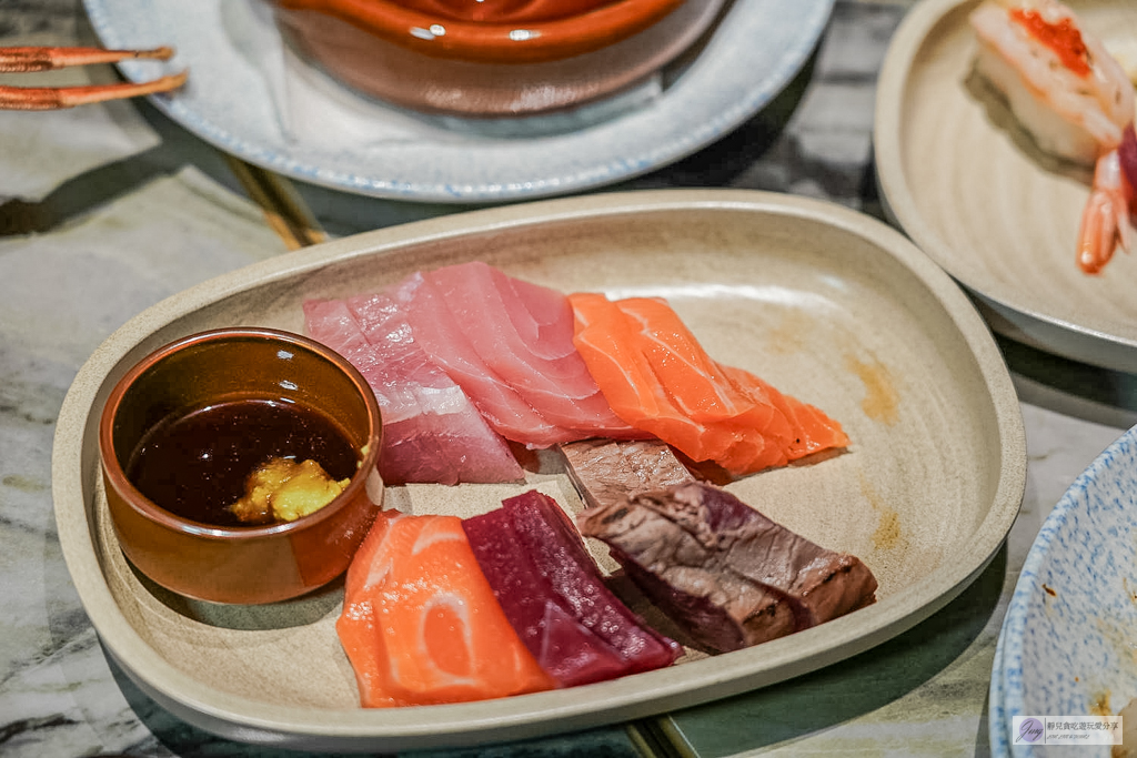 島語台茂店-全台最難訂餐酒Buffet！9大主題一島一酒，雪蟹腳、生蠔、牛排配名酒無限供應，價格/訂位攻略/必吃食材全紀錄/台茂購物中心 @靜兒貪吃遊玩愛分享