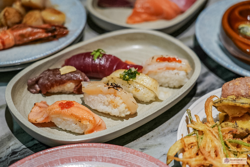 島語台茂店-全台最難訂餐酒Buffet！9大主題一島一酒，雪蟹腳、生蠔、牛排配名酒無限供應，價格/訂位攻略/必吃食材全紀錄/台茂購物中心 @靜兒貪吃遊玩愛分享