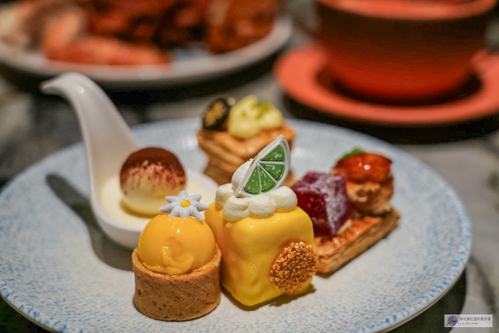 島語台茂店-全台最難訂餐酒Buffet！9大主題一島一酒，雪蟹腳、生蠔、牛排配名酒無限供應，價格/訂位攻略/必吃食材全紀錄/台茂購物中心 @靜兒貪吃遊玩愛分享