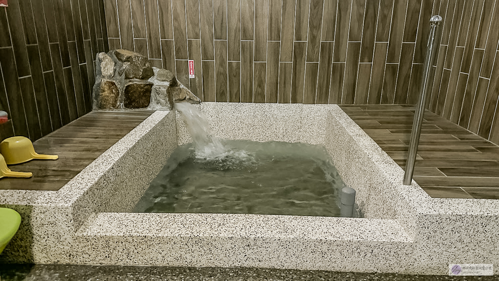 綠水溫泉-豪華大湯屋！日式清新風雙人湯屋，50分鐘泡湯享受，停車免煩惱 @靜兒貪吃遊玩愛分享