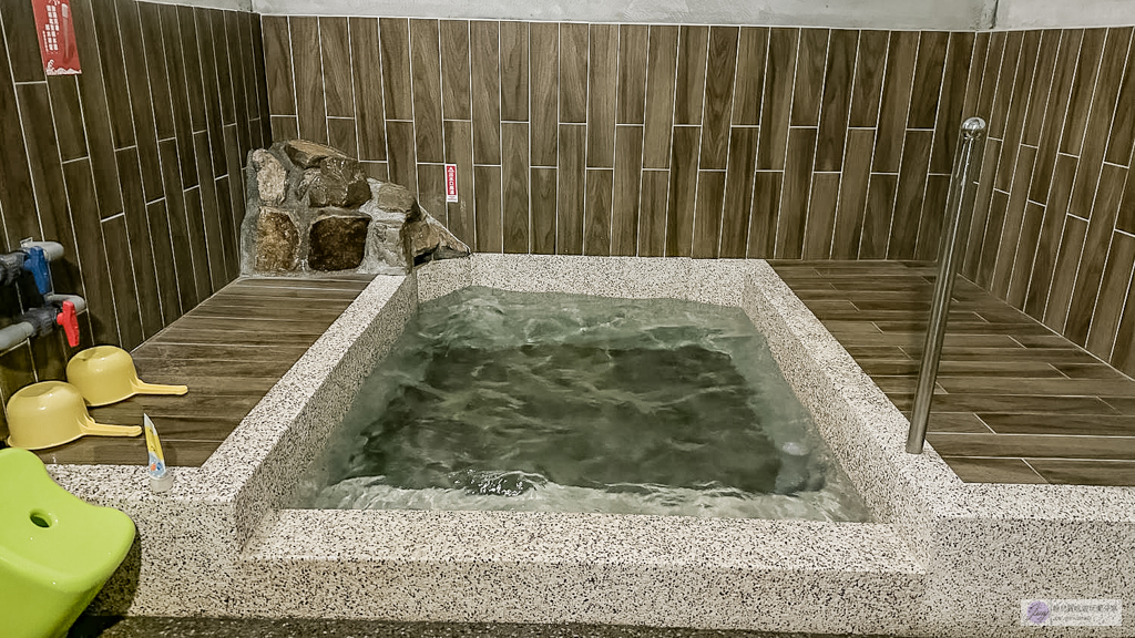 綠水溫泉-豪華大湯屋！日式清新風雙人湯屋，50分鐘泡湯享受，停車免煩惱 @靜兒貪吃遊玩愛分享