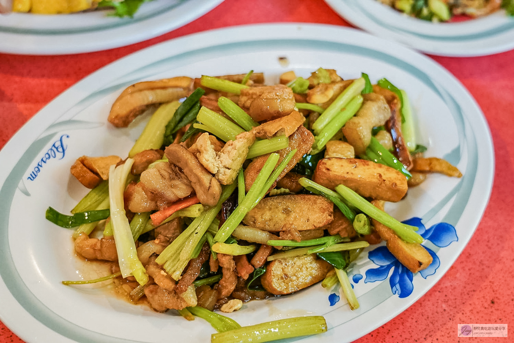 永昇客家小館-七道菜不到3000元！在地人激推平價客家餐廳，必吃招牌土雞配桔醬 @靜兒貪吃遊玩愛分享