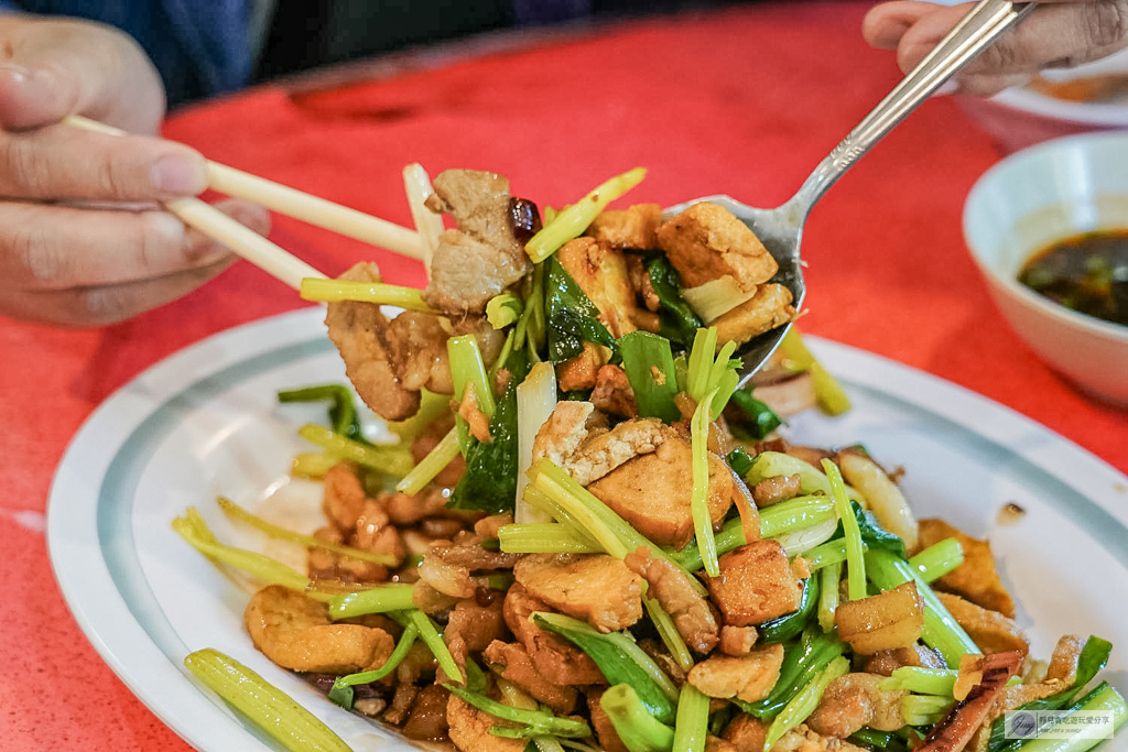 永昇客家小館-七道菜不到3000元！在地人激推平價客家餐廳，必吃招牌土雞配桔醬 @靜兒貪吃遊玩愛分享