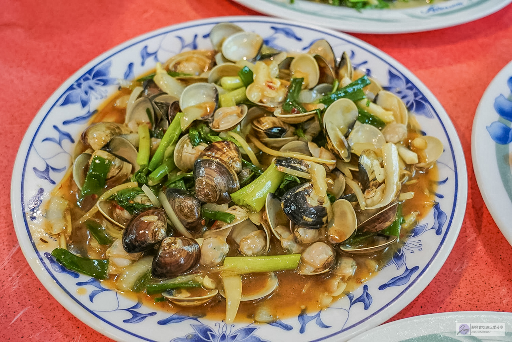 永昇客家小館-七道菜不到3000元！在地人激推平價客家餐廳，必吃招牌土雞配桔醬 @靜兒貪吃遊玩愛分享