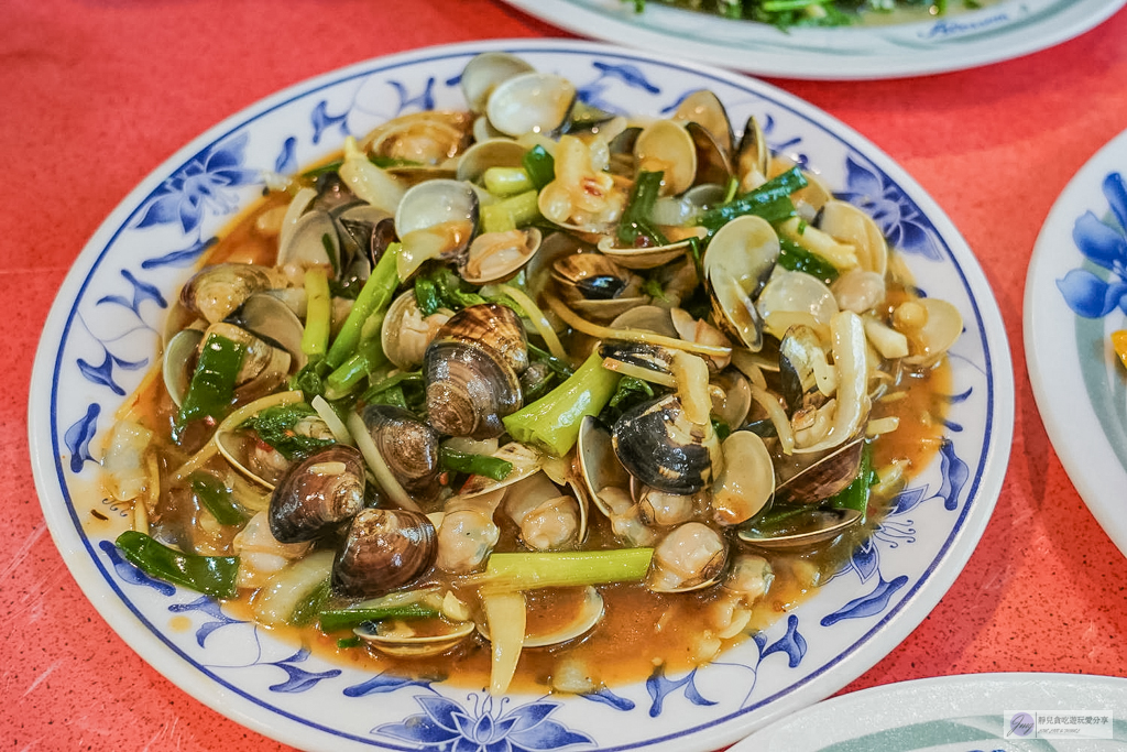 永昇客家小館-七道菜不到3000元！在地人激推平價客家餐廳，必吃招牌土雞配桔醬 @靜兒貪吃遊玩愛分享