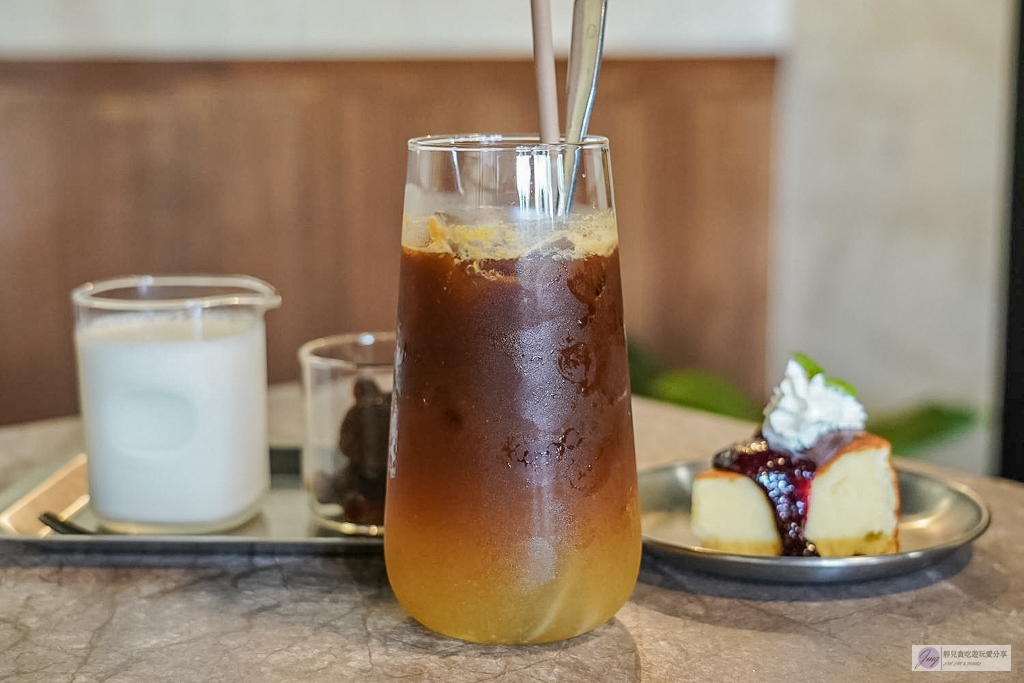 LumaCafe 宜蘭店-法越融合獨家新越式料理，來自台東Sinasera 24的子品牌，你吃過了嗎？推薦越式炸春捲、提拉米蘇 @靜兒貪吃遊玩愛分享