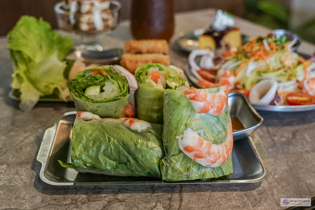 LumaCafe 宜蘭店-法越融合獨家新越式料理，來自台東Sinasera 24的子品牌，你吃過了嗎？推薦越式炸春捲、提拉米蘇 @靜兒貪吃遊玩愛分享