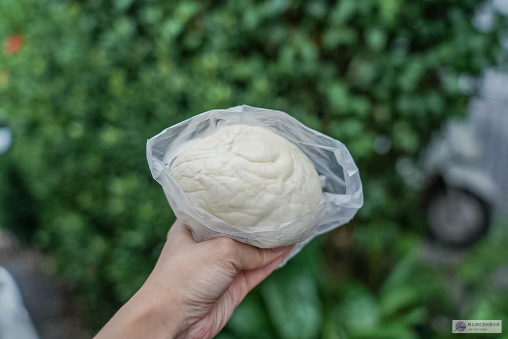礁溪包子饅頭專賣店-一出爐就秒殺！每人限量5顆的爆汁蔥肉包，沒搶到只能等下一輪 @靜兒貪吃遊玩愛分享