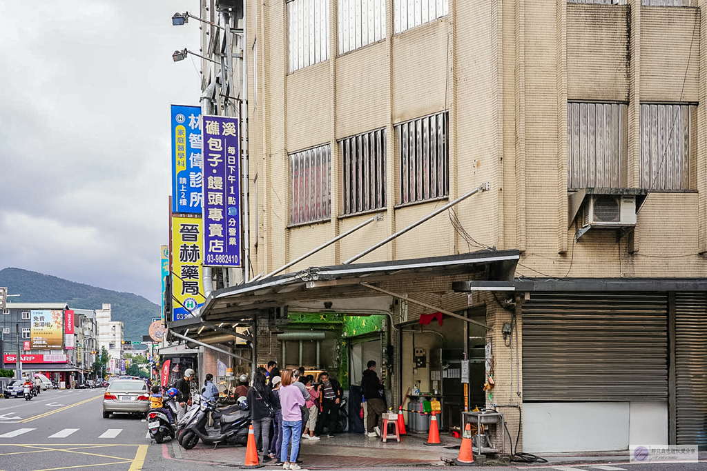 礁溪包子饅頭專賣店-一出爐就秒殺！每人限量5顆的爆汁蔥肉包，沒搶到只能等下一輪 @靜兒貪吃遊玩愛分享
