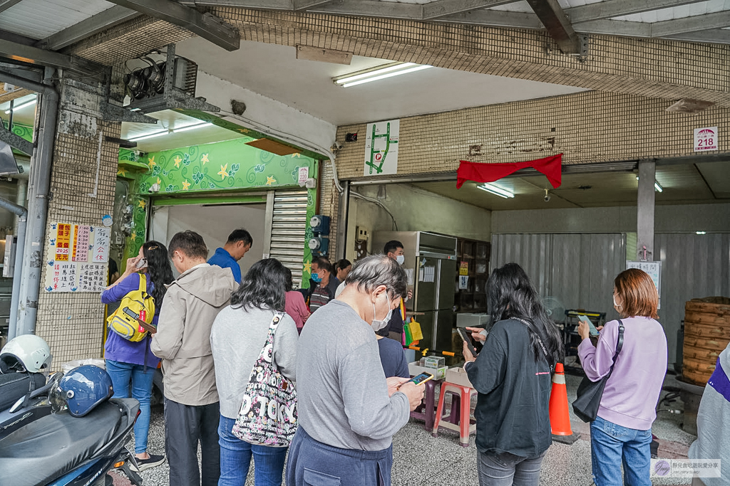 礁溪包子饅頭專賣店-一出爐就秒殺！每人限量5顆的爆汁蔥肉包，沒搶到只能等下一輪 @靜兒貪吃遊玩愛分享
