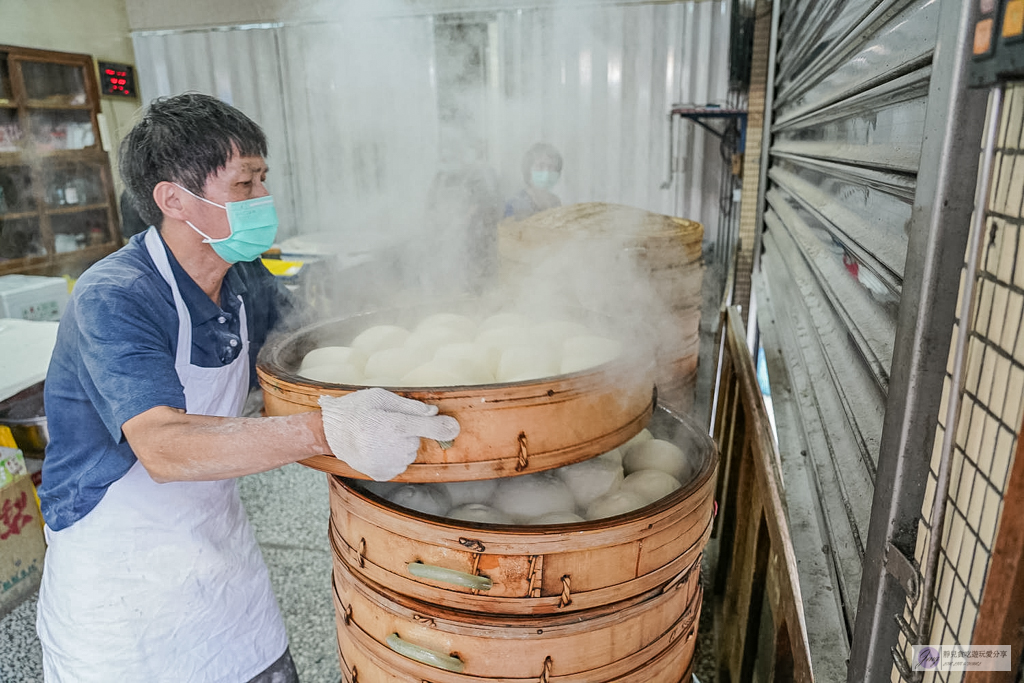 礁溪包子饅頭專賣店-一出爐就秒殺！每人限量5顆的爆汁蔥肉包，沒搶到只能等下一輪 @靜兒貪吃遊玩愛分享