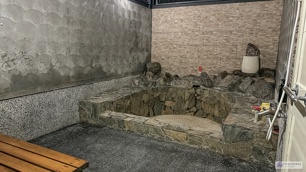 春水笈溫泉湯屋-在地人氣泡湯推薦！24小時不打烊，超大雙人湯屋380元，大眾池只要120元 @靜兒貪吃遊玩愛分享