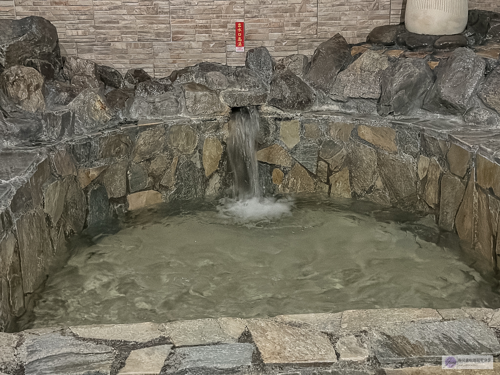 春水笈溫泉湯屋-在地人氣泡湯推薦！24小時不打烊，超大雙人湯屋380元，大眾池只要120元 @靜兒貪吃遊玩愛分享