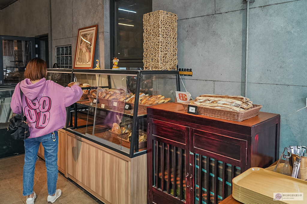 全村的希望麵包工廠-藏身私宅裡的麵包店！大推窯烤手作歐式麵包、PIZZA @靜兒貪吃遊玩愛分享