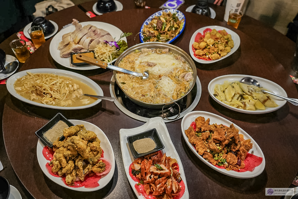大鼎庭園餐廳-復古平價客家菜，八菜一湯不到3000元，招牌限量鵝肉需預約/鄰近崙坪文化地景園區 @靜兒貪吃遊玩愛分享