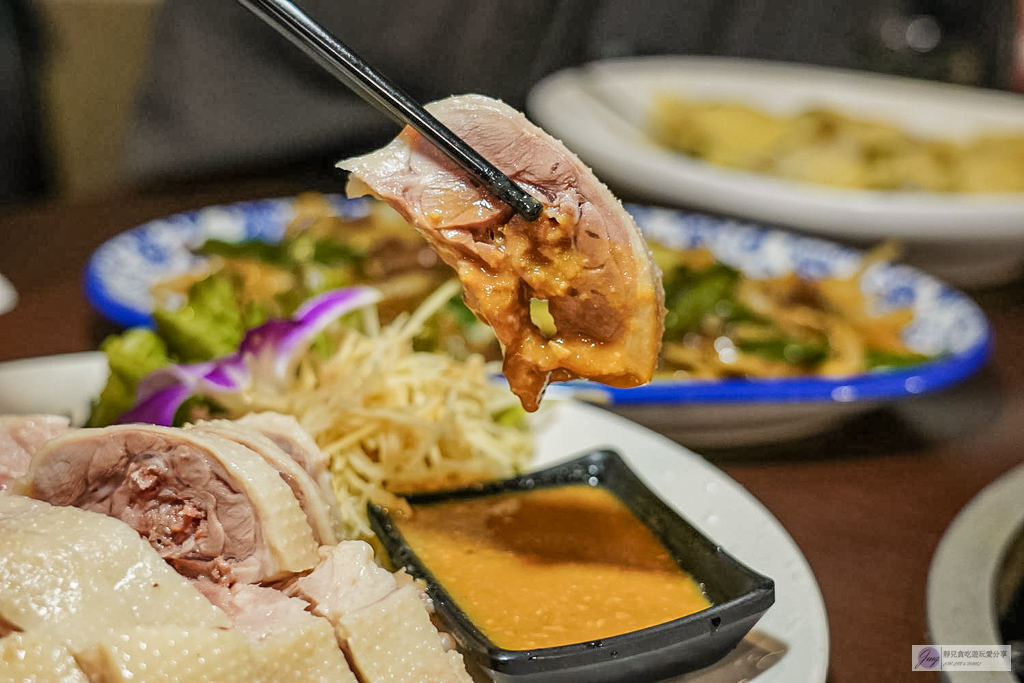 大鼎庭園餐廳-復古平價客家菜，八菜一湯不到3000元，招牌限量鵝肉需預約/鄰近崙坪文化地景園區 @靜兒貪吃遊玩愛分享