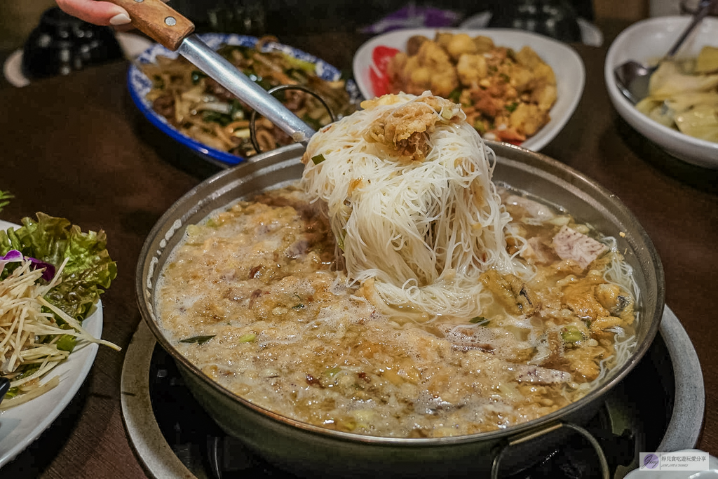 大鼎庭園餐廳-復古平價客家菜，八菜一湯不到3000元，招牌限量鵝肉需預約/鄰近崙坪文化地景園區 @靜兒貪吃遊玩愛分享