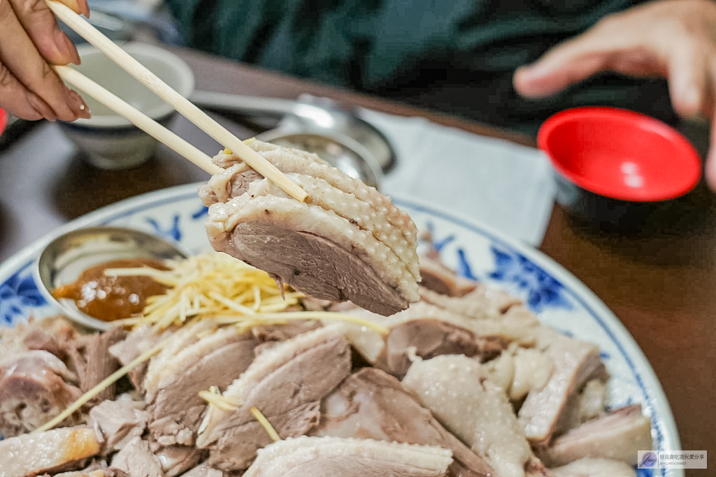 社苓鵝肉店-藏身田間小路內！在地超過30年，內行人才知道的隱藏版美食，鵝肉鮮嫩肥美，骨仔肉必點/鄰近苑裡交流道 @靜兒貪吃遊玩愛分享