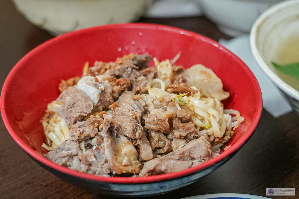 社苓鵝肉店-藏身田間小路內！在地超過30年，內行人才知道的隱藏版美食，鵝肉鮮嫩肥美，骨仔肉必點/鄰近苑裡交流道 @靜兒貪吃遊玩愛分享