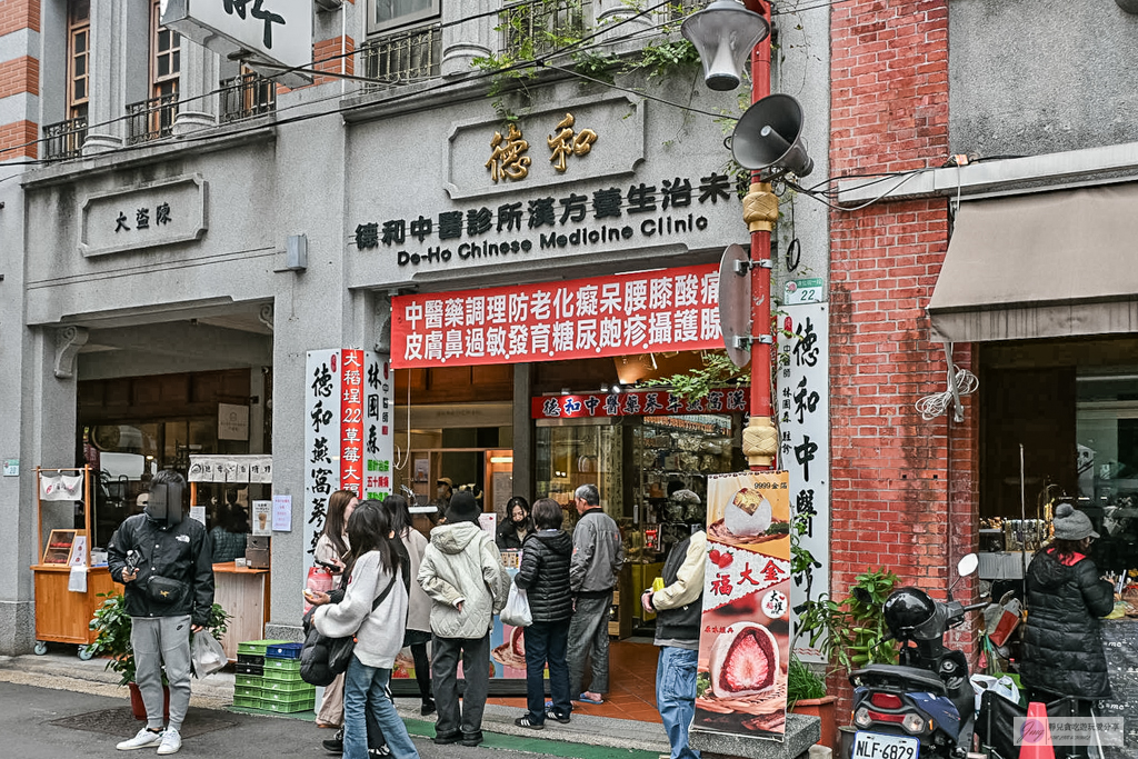 22黃金山海戀-超巨XXL級草莓大福！金箔、烏魚子鹹甜口味，迪化街客製化甜點推薦 @靜兒貪吃遊玩愛分享