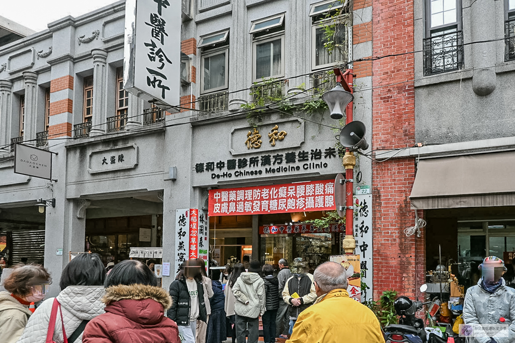22黃金山海戀-超巨XXL級草莓大福！金箔、烏魚子鹹甜口味，迪化街客製化甜點推薦 @靜兒貪吃遊玩愛分享