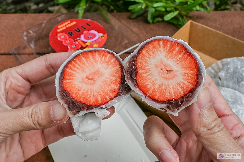路力草莓大福-迪化街最狂排隊草莓大福,平均1顆50元,不想排隊?先衝草莓糖葫蘆/鄰近永樂市場 @靜兒貪吃遊玩愛分享 路力草莓大福-迪化街最狂排隊草莓大福,平均1顆50元,不想排隊?先衝草莓糖葫蘆/鄰近永樂市場 @靜兒貪吃遊玩愛分享