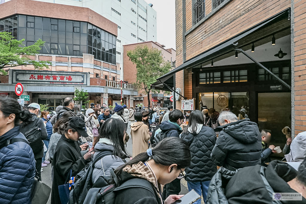 路力草莓大福-迪化街最狂排隊草莓大福,平均1顆50元,不想排隊?先衝草莓糖葫蘆/鄰近永樂市場 @靜兒貪吃遊玩愛分享 路力草莓大福-迪化街最狂排隊草莓大福,平均1顆50元,不想排隊?先衝草莓糖葫蘆/鄰近永樂市場 @靜兒貪吃遊玩愛分享