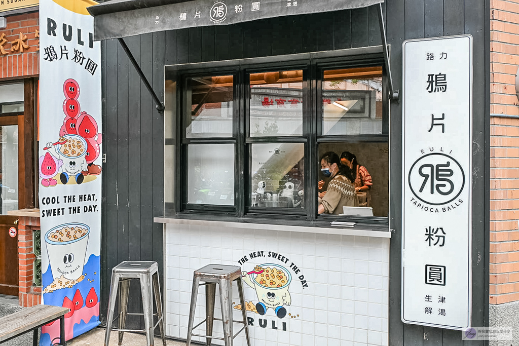 路力草莓大福-迪化街最狂排隊草莓大福，平均1顆50元，不想排隊？先衝草莓糖葫蘆/鄰近永樂市場 @靜兒貪吃遊玩愛分享