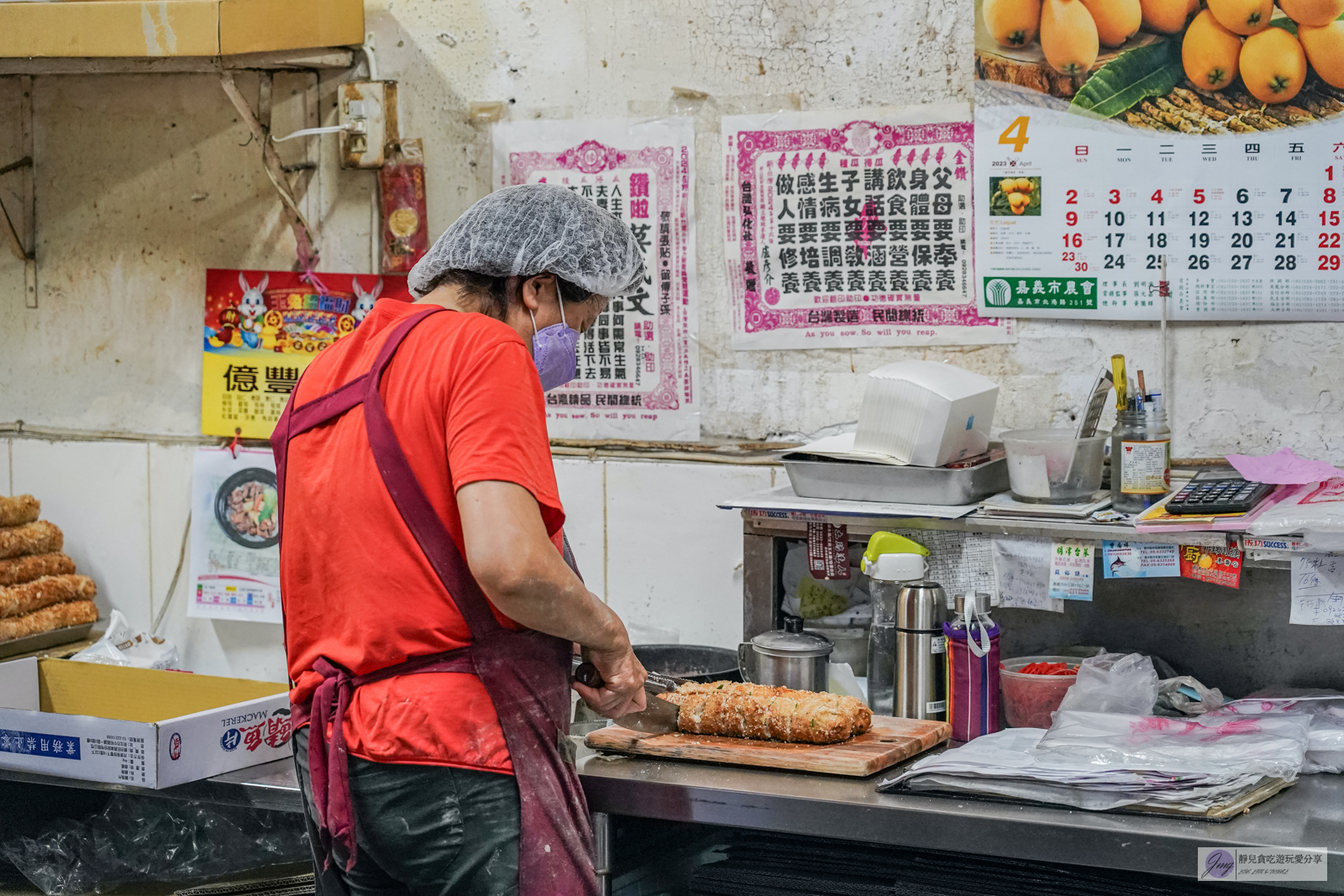 阿富網絲肉捲-市場老字號超粗肉捲，一人限購兩捲，沒早起排隊真的買不到/嘉義東市場內 @靜兒貪吃遊玩愛分享