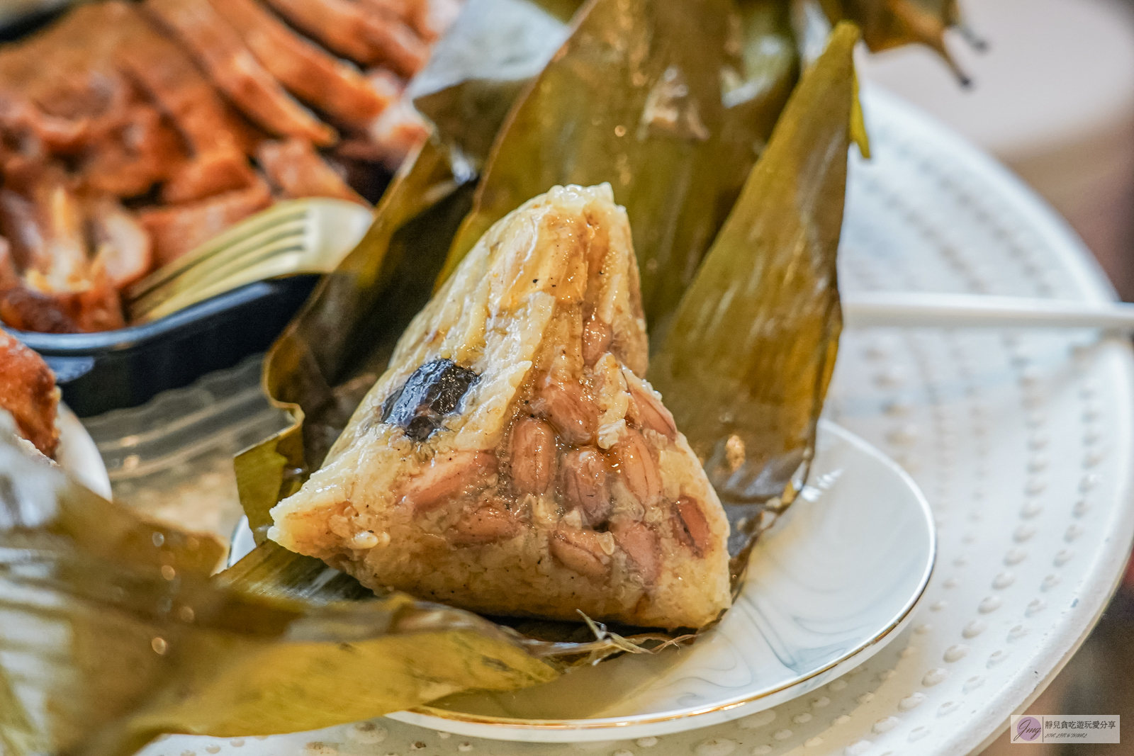 阿富網絲肉捲-市場老字號超粗肉捲，一人限購兩捲，沒早起排隊真的買不到/嘉義東市場內 @靜兒貪吃遊玩愛分享
