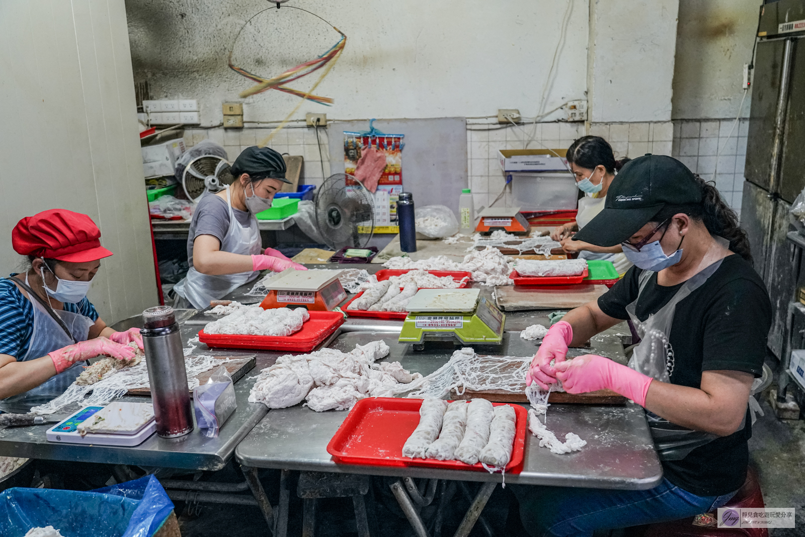 阿富網絲肉捲-市場老字號超粗肉捲，一人限購兩捲，沒早起排隊真的買不到/嘉義東市場內 @靜兒貪吃遊玩愛分享