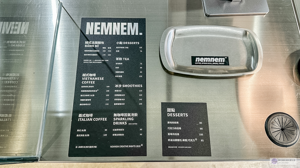 NEMNEM coffee-藏身民宅內!黑白極簡露營風格咖啡廳,必吃酥香越式法國麵包 @靜兒貪吃遊玩愛分享 NEMNEM coffee-藏身民宅內!黑白極簡露營風格咖啡廳,必吃酥香越式法國麵包 @靜兒貪吃遊玩愛分享